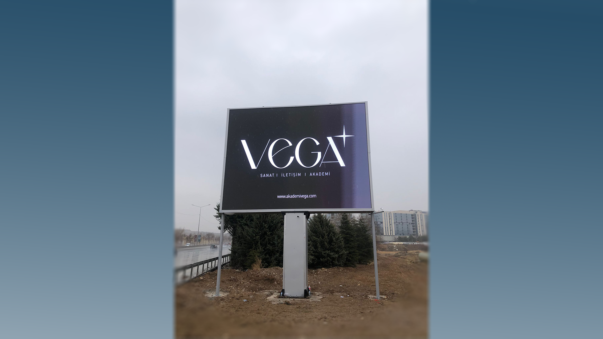 Ankara Sabancı Bulvarı'nda 48m² Totem Kurulumu